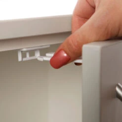 DREAMBABY WHITE PLASTIC TWIN PIN LATCHES 2 PK -Little Nest Co. Store 5988803 A V2.eps High 30357.1622320233