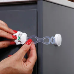 DREAMBABY EZY-CHECK WHITE PLASTIC SAFETY LATCH 1 PK 8 DREAMBABY EZY-CHECK WHITE PLASTIC SAFETY LATCH 1 PK -Little Nest Co. Store 5989199 A V6.eps High 39386.1622320247